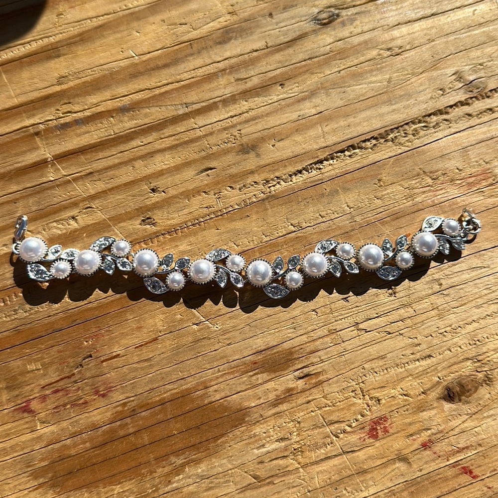 Pearl w/ Diamond accent Bracelet